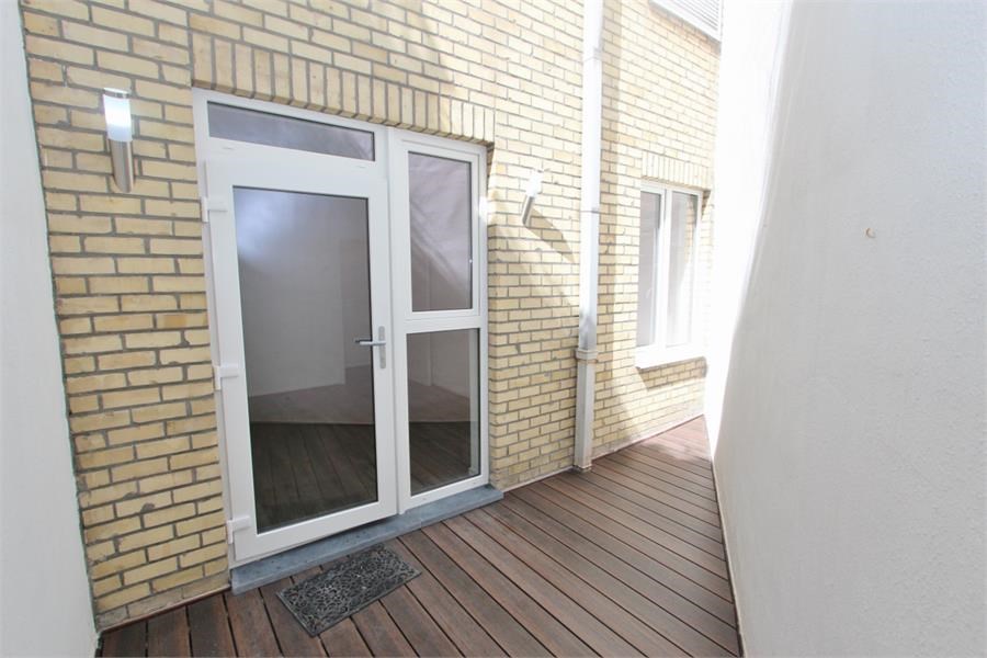 MEUBL&#201; : Appartement au rez-de-chauss&#233;e avec terrasse, situ&#233; &#224; proximit&#233; de la place Van Bunnen et de la digue &#224; Knokke. 