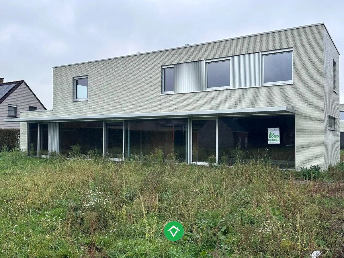 Ruime alleenstaande villa met 3 slaapkamers te Torhout 