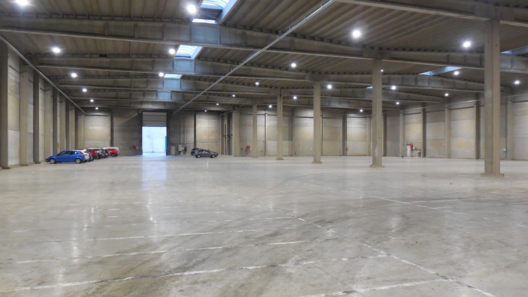 Magazijnen te huur aan Straatsburgdok in haven Antwerpen
