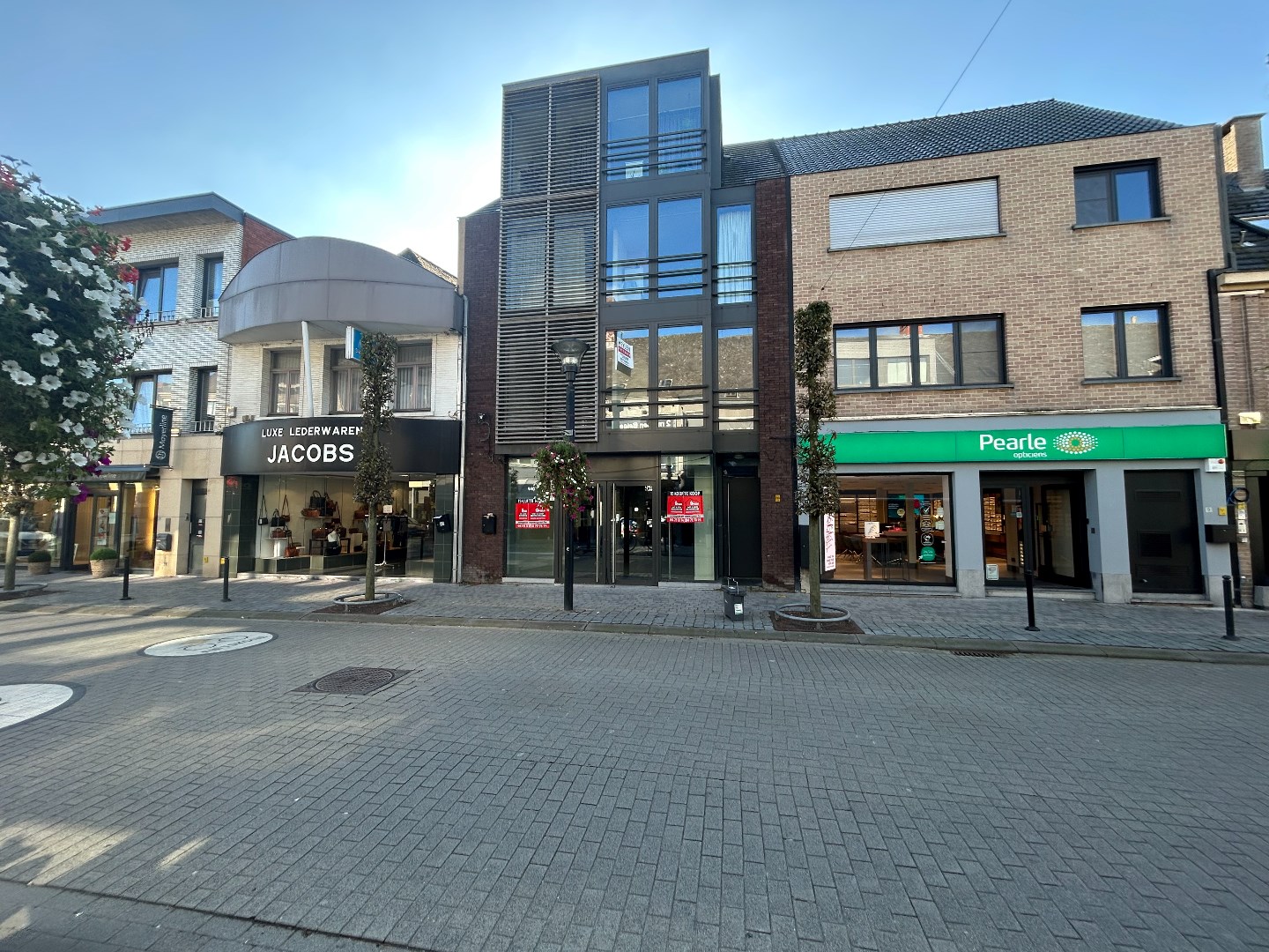 Handelsruimte te huur (120 m&#178;) in de winkelstraat van Geel! 