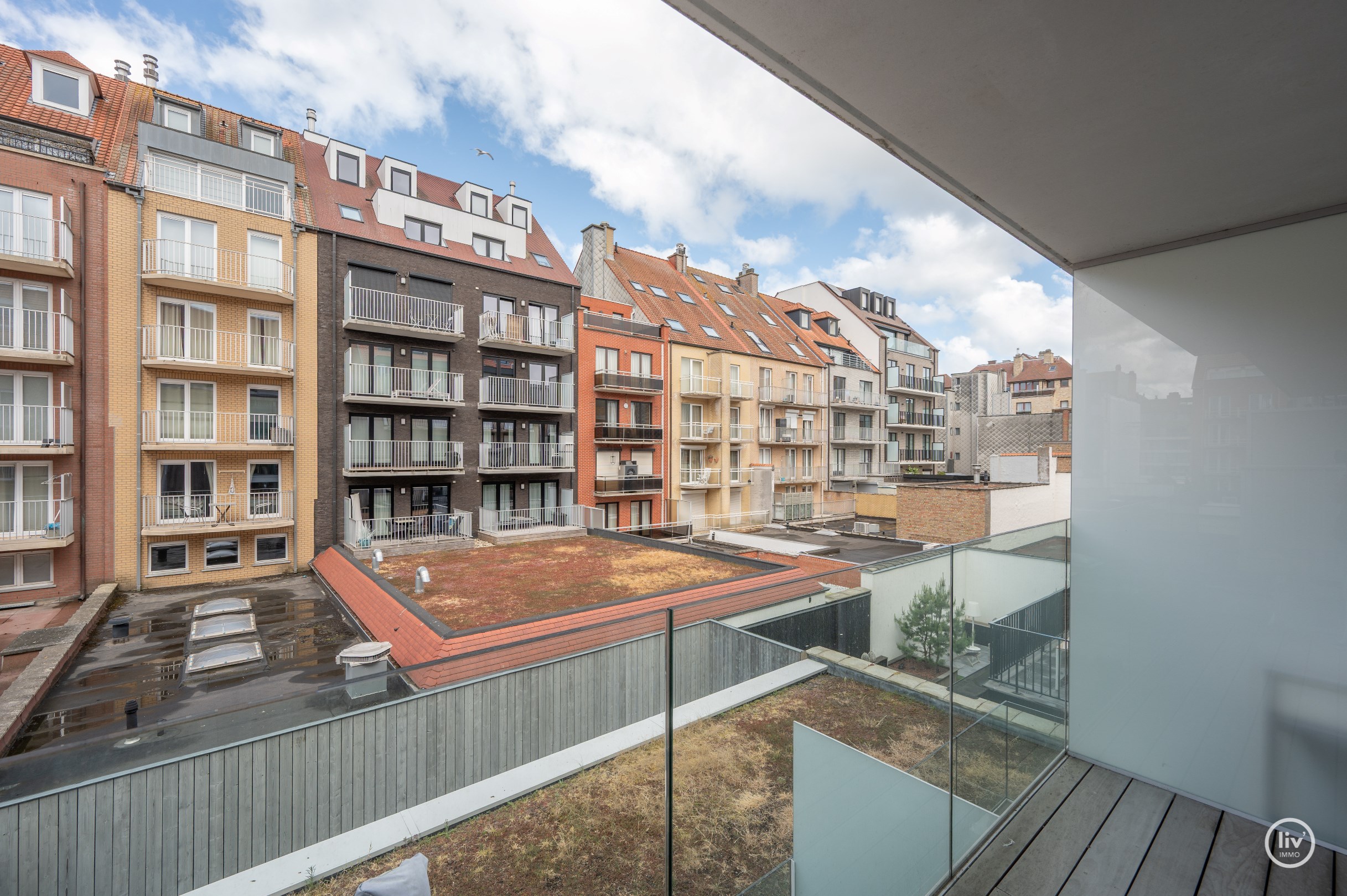 Luxueus afgewerkt appartement met 2 slaapkamers genietend van een open zicht gelegen in de Piers de Raveschootlaan. 