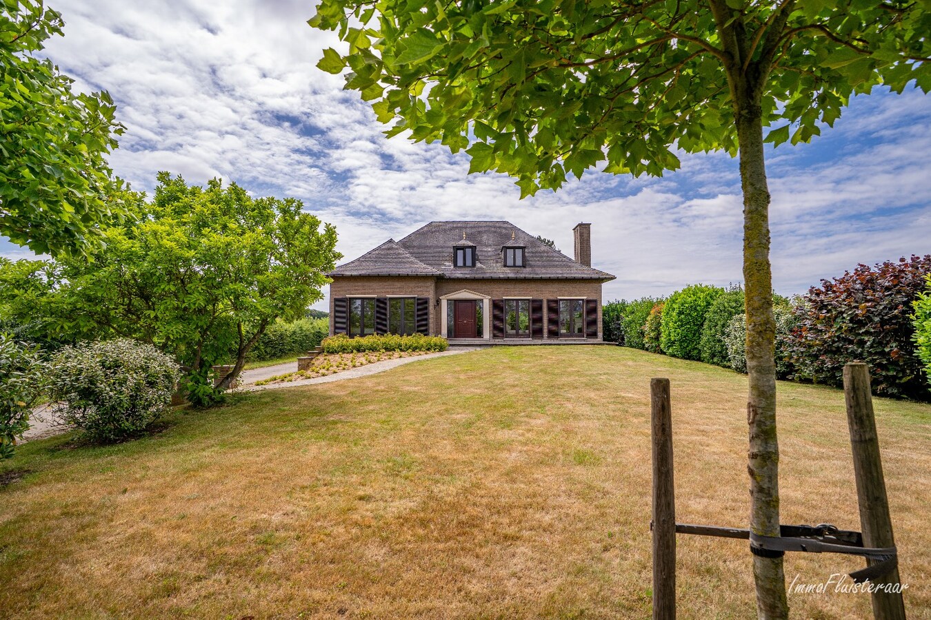 Maison situ&#233;e &#224; la campagne avec d&#233;pendances sur environ 4 hectares &#224; Bekkevoort (Brabant flamand) 