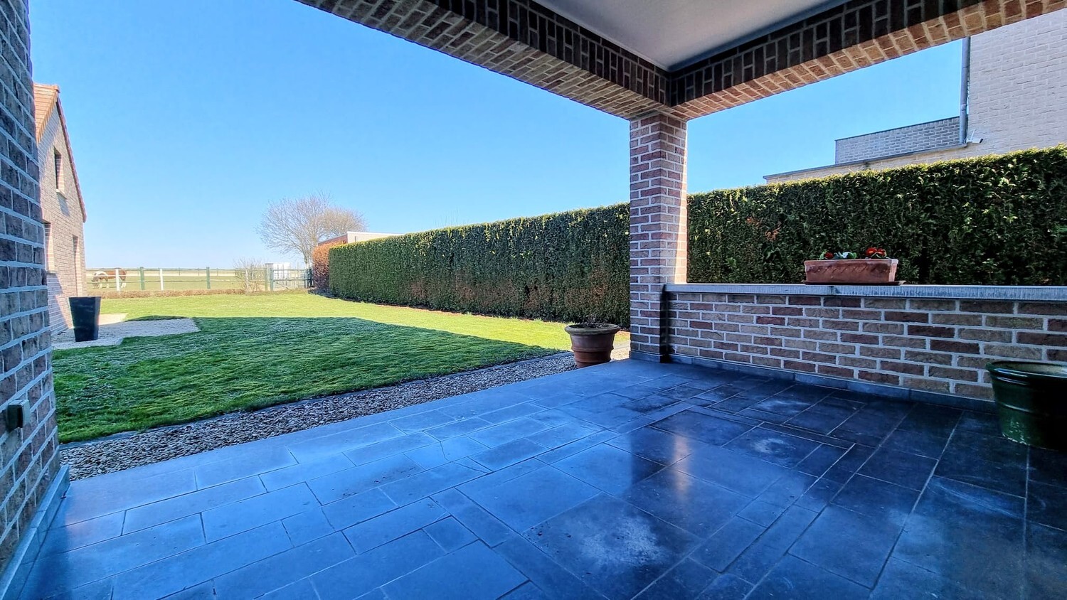 Royale woonst met panoramisch zicht &#233;n paardenweide 