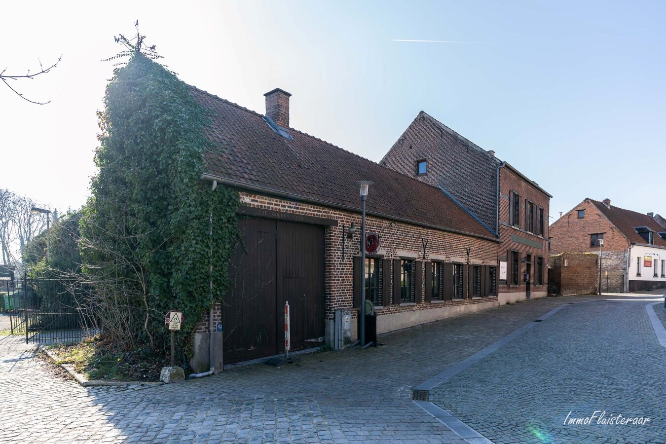 House with horse accommodation/ riding school on approx. 1ha in Mollem (Asse; Flemish Brabant) 