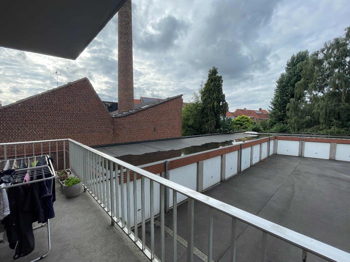 Appartement met 2 slaapkamers en garage te Roeselare 