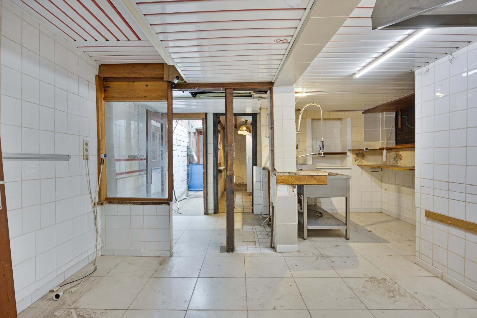 Halfopen hoekwoning met garage en dakterras op toplocatie in Kessel-Lo – renovatieproject met veel potentieel 