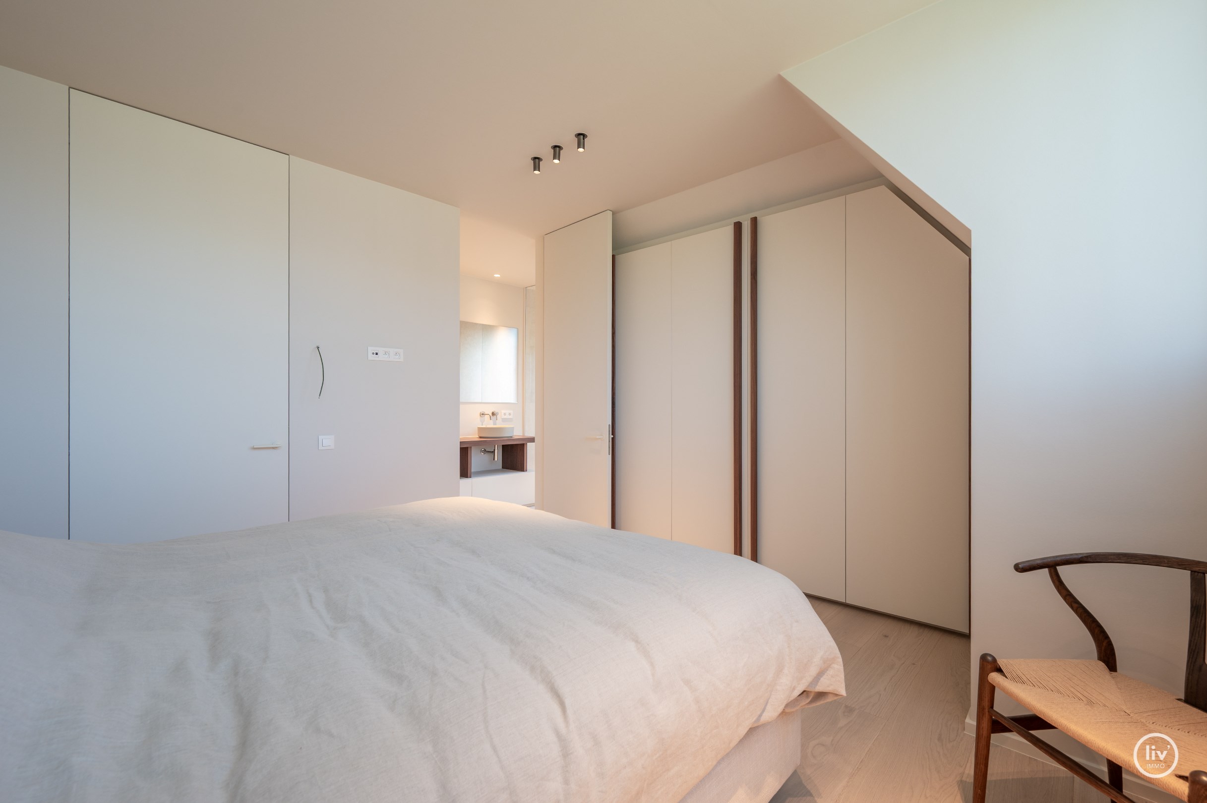 Journ&#233;e portes ouvertes samedi 4/07 de 14h &#224; 16h. Villa neuve exclusive avec piscine et jardin orient&#233; sud sur un grand terrain de 1.071m2. 
