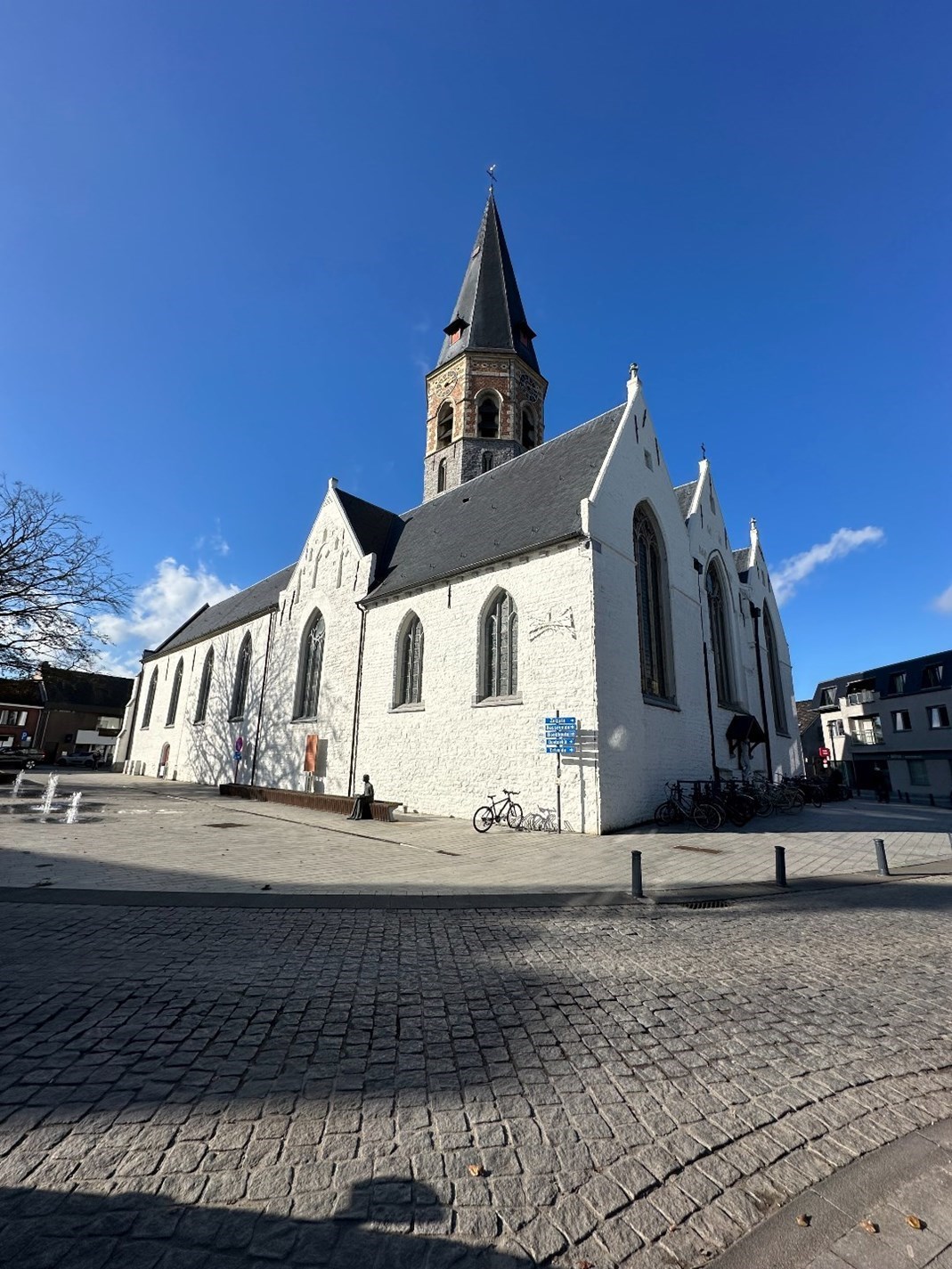 Handelspand met terras op het gelijkvloers in het centrum 