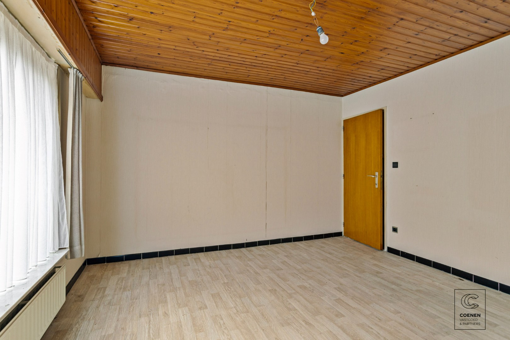 Renovatieproject met 4a5 slpk&#39;s, bew. opp. van 236m&#178; op een perceel van maar liefst 4.057 m&#178; te Westmalle! 