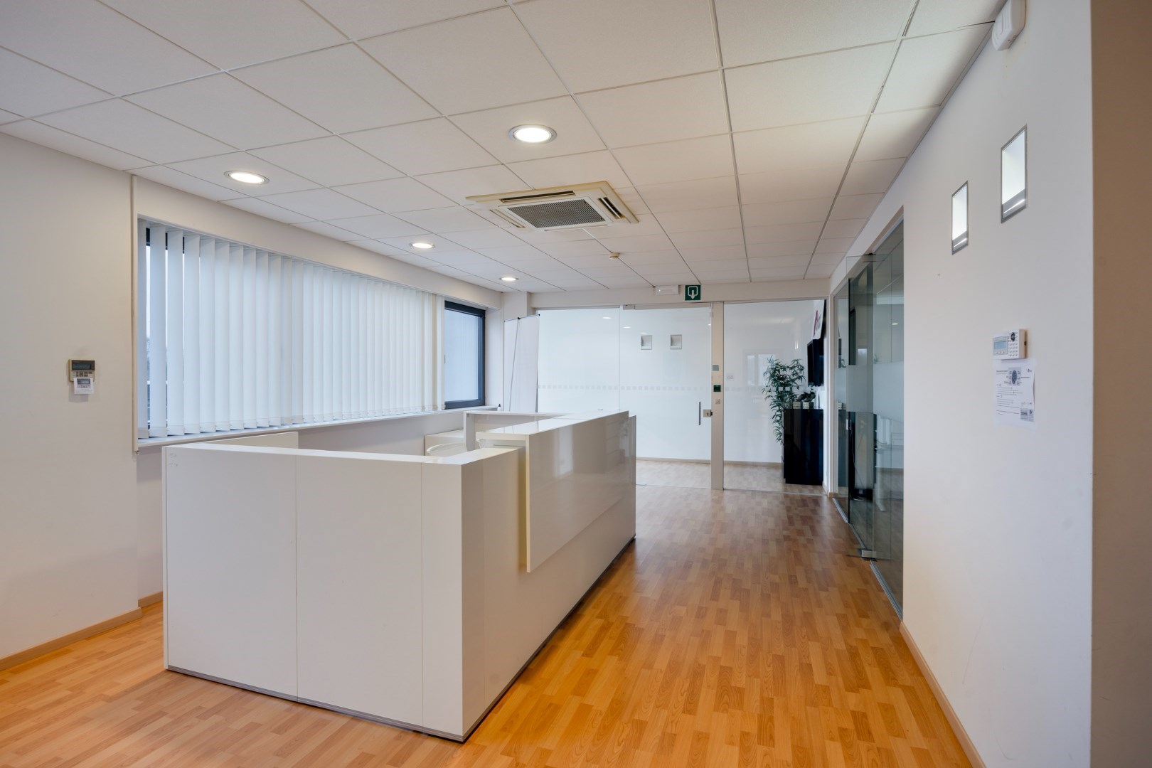 Kantoor te koop in het industriepark te Haasrode/Heverlee met 14 parkings - opp. 626 m&#178; - verkoop van aandelen 