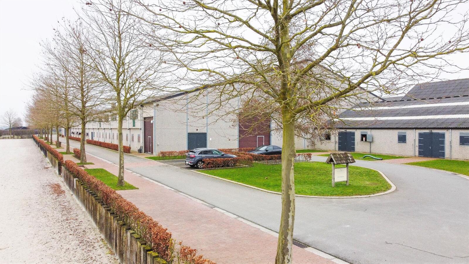 Exclusive professional equestrian center on more than 16ha at Rebecq (Walloon Brabant; Brussels; Belgium) 