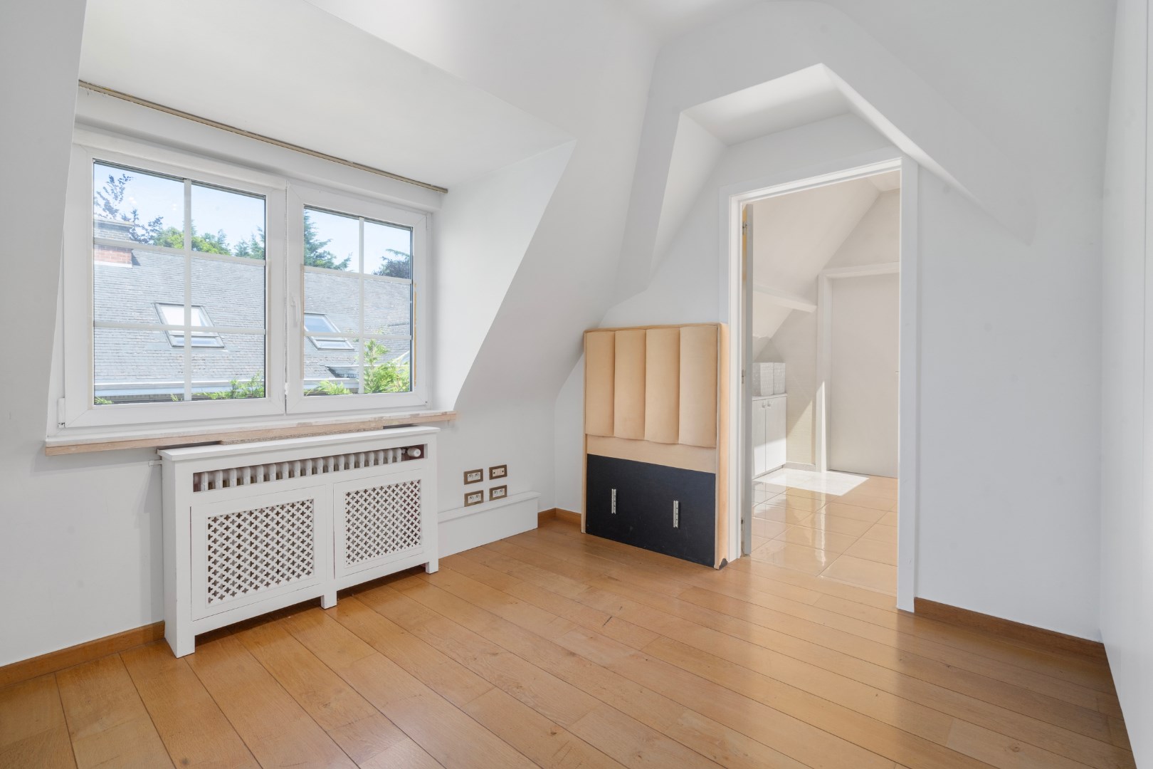Stijlvolle villa met 5 slaapkamers op mooi perceel van 1325m&#178; 