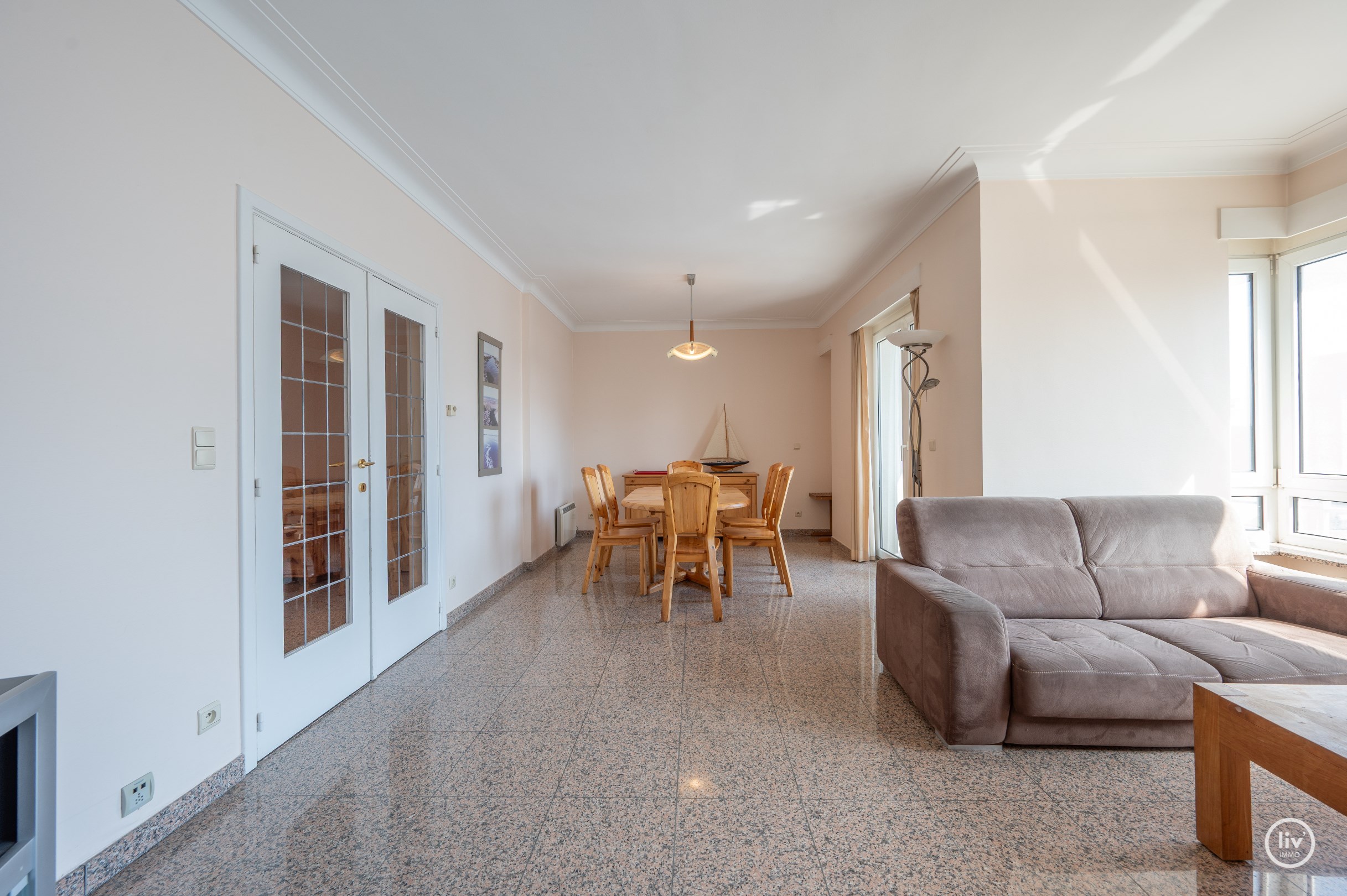 Ruim appartement met zijdelings zeezicht en uitzicht op het Casino 