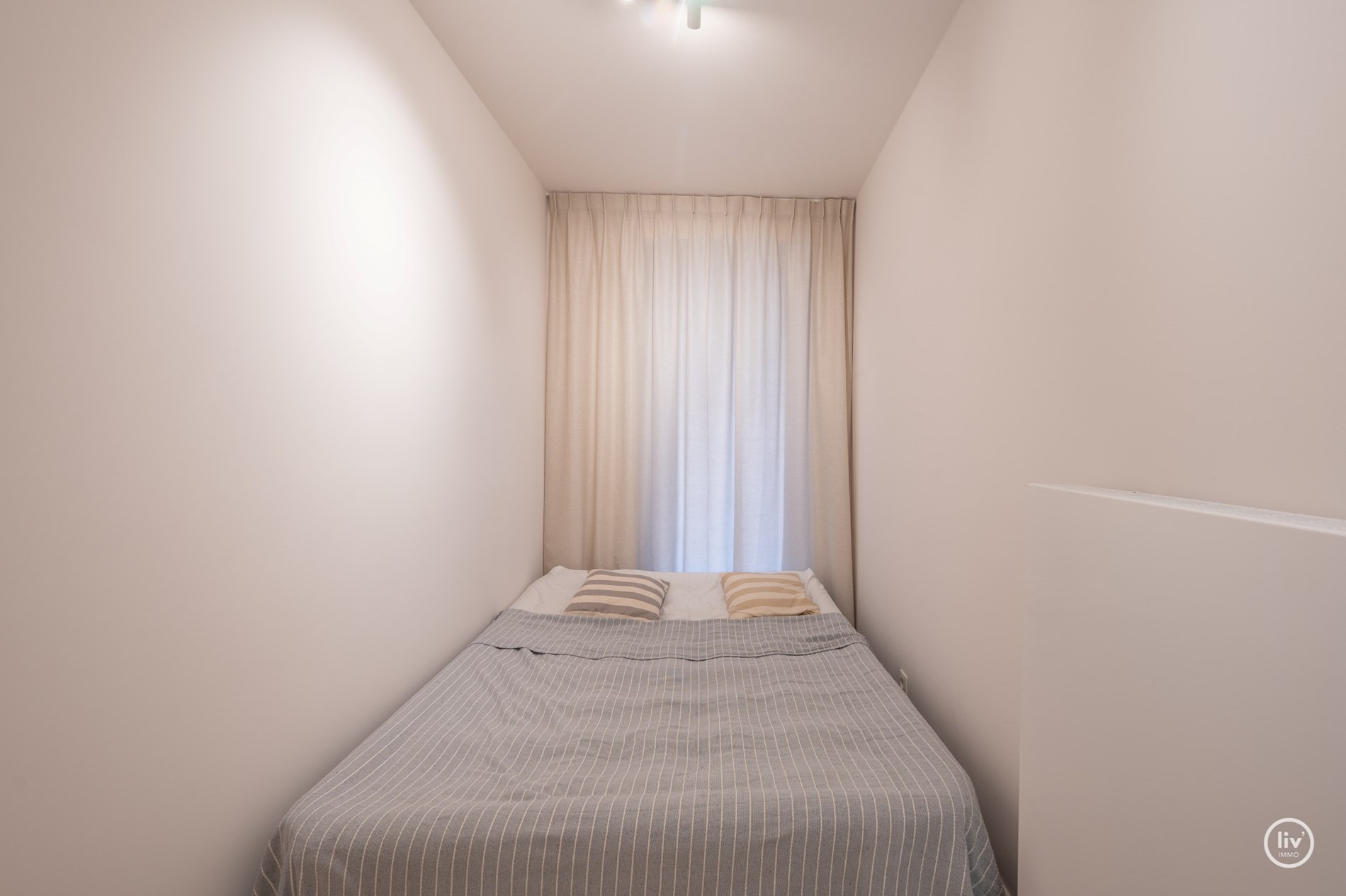 Prachtig gerenoveerd appartement, ideaal gelegen tussen het Driehoeksplein  en de zeedijk te Knokke. 
