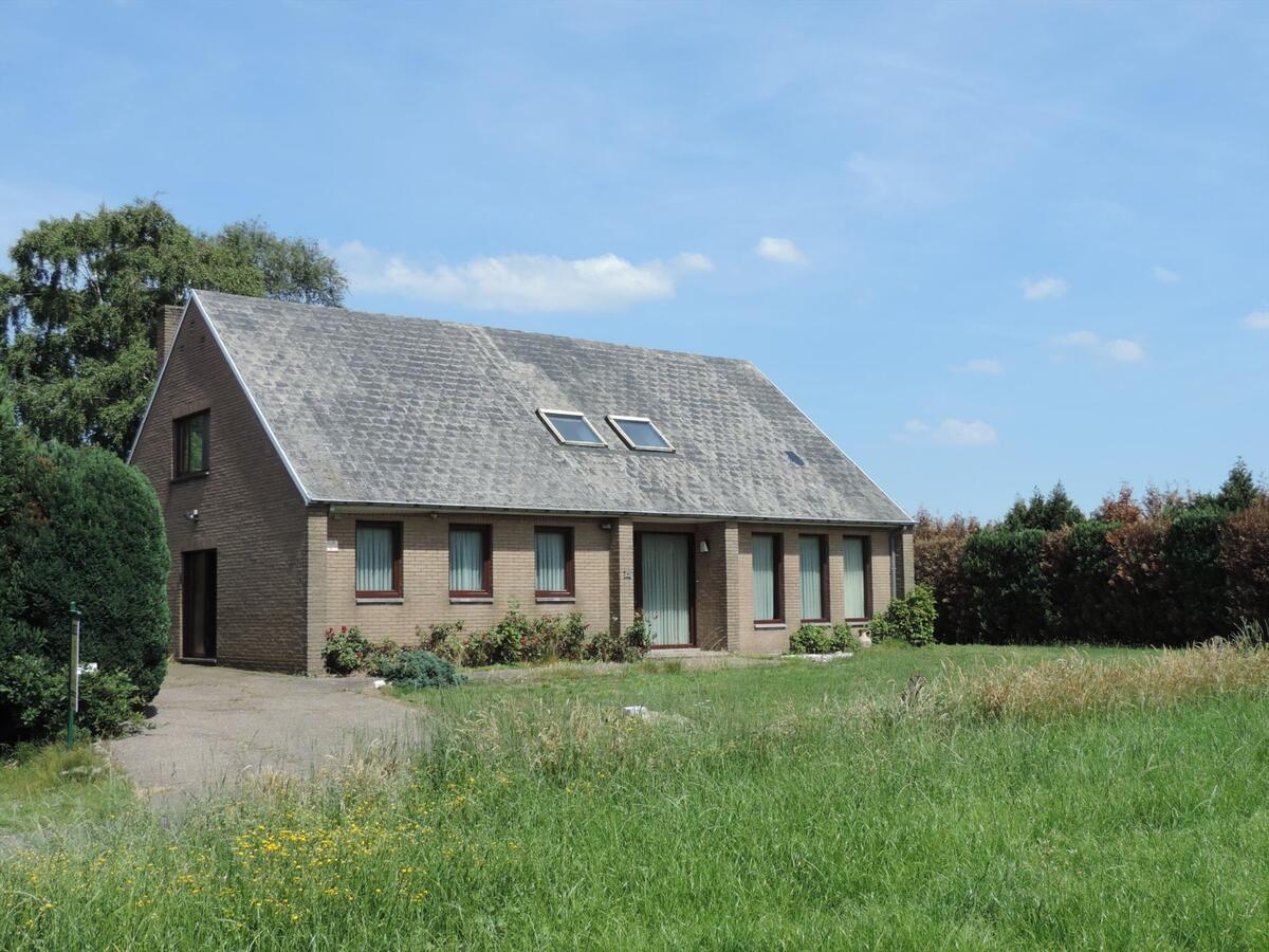 Woonhuis met authentieke hoeve op +/-5ha te Bree 