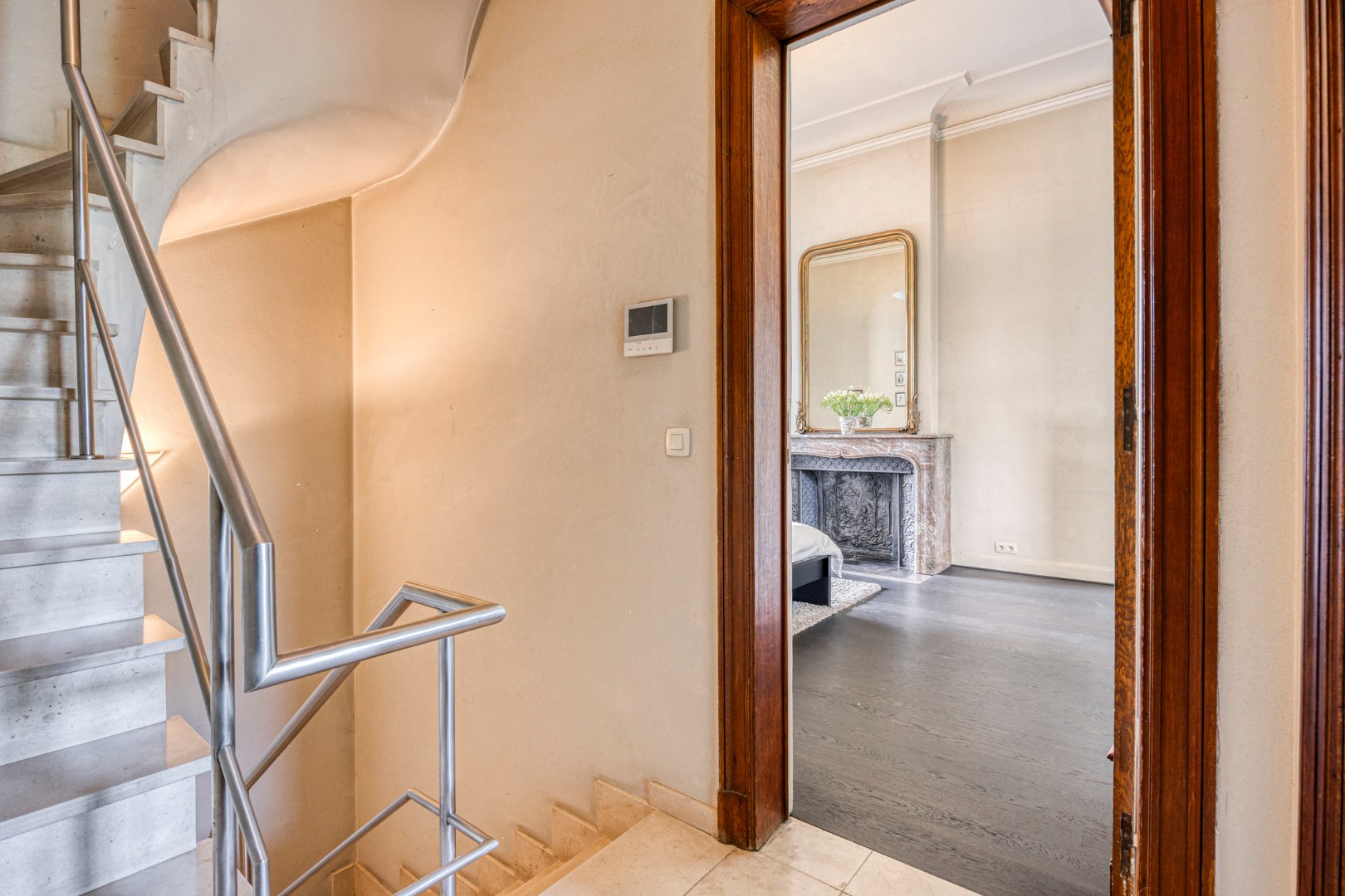 Prachtig herenhuis op de Tiensevest met mogelijkheid tot praktijkruimte - bewoonbare opp. 555 m&#178; 
