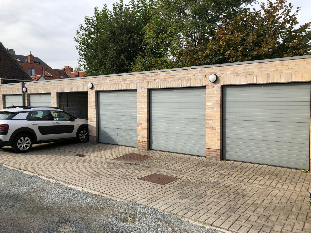 Garagebox met automatisch poort 