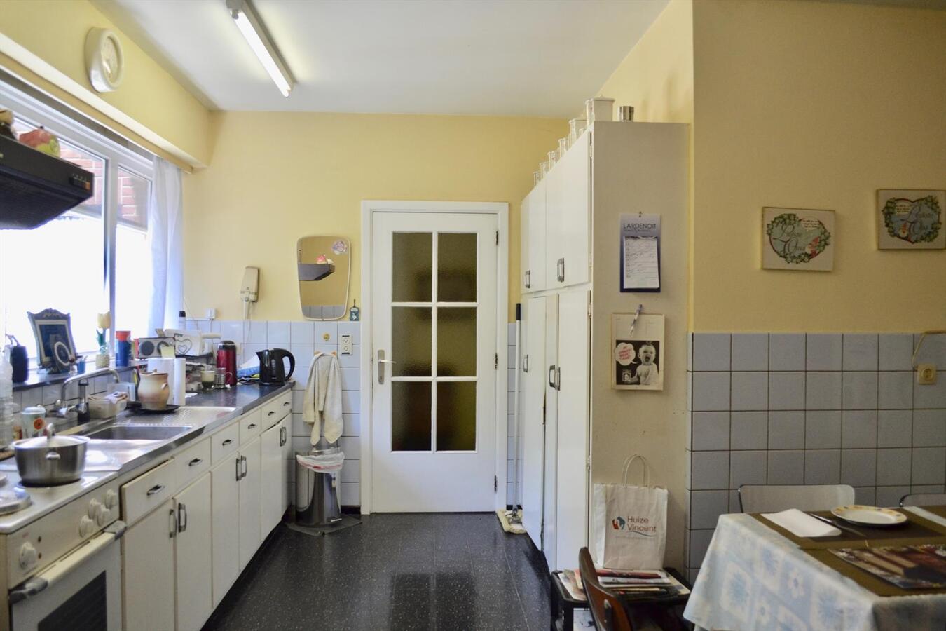 Leuke &#233;&#233;ngezinswoning met kleine schuur/paardenaccomodatie te Temse op ca. 4.549 m&#178; 