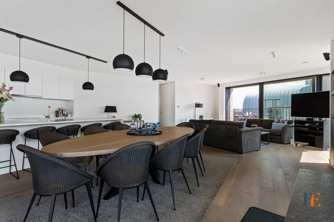 Mooi gelegen appartement langsheen het water met terrassen en parkeerplaats te Gent 