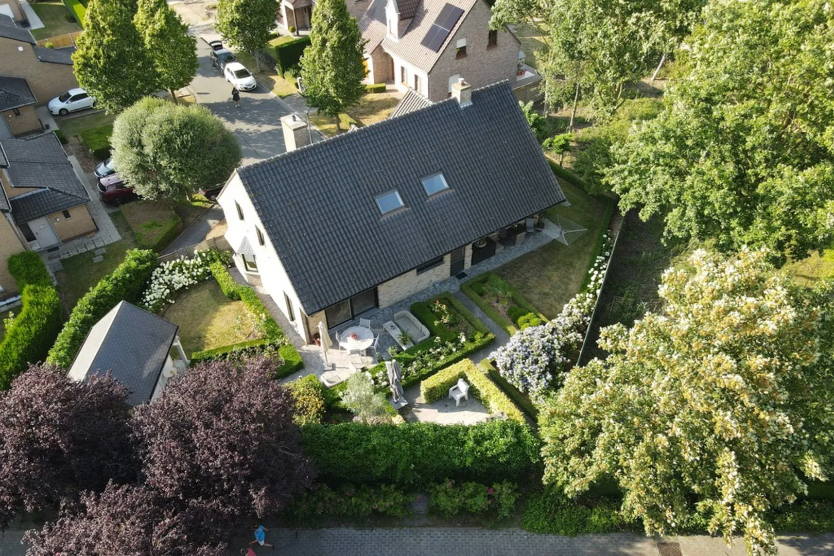 Prachtige, ruime villa in een residentiële wijk te Aartrijke