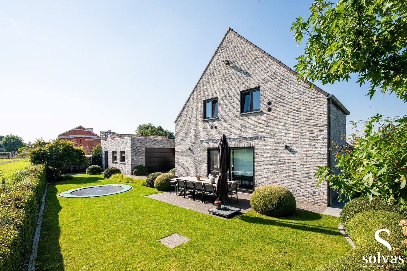 Moderne half open bebouwing met prachtige verzichten! 