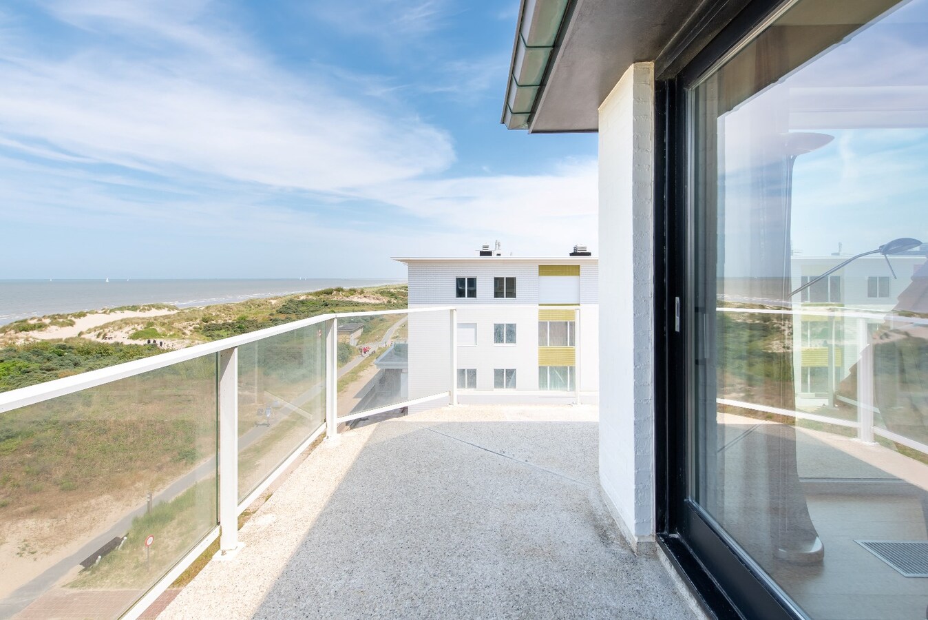 Luxueuze penthouse met drie slaapkamers en frontaal zeezicht in Res. Eden Beach 