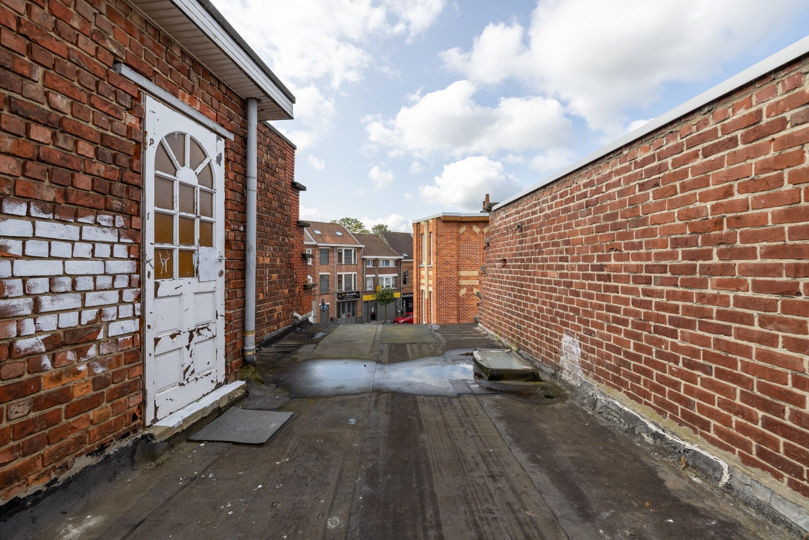 Te Renoveren Hoekwoning met Handelsgelijkvloers op Edmond Van Beverenplein 9, Gent 