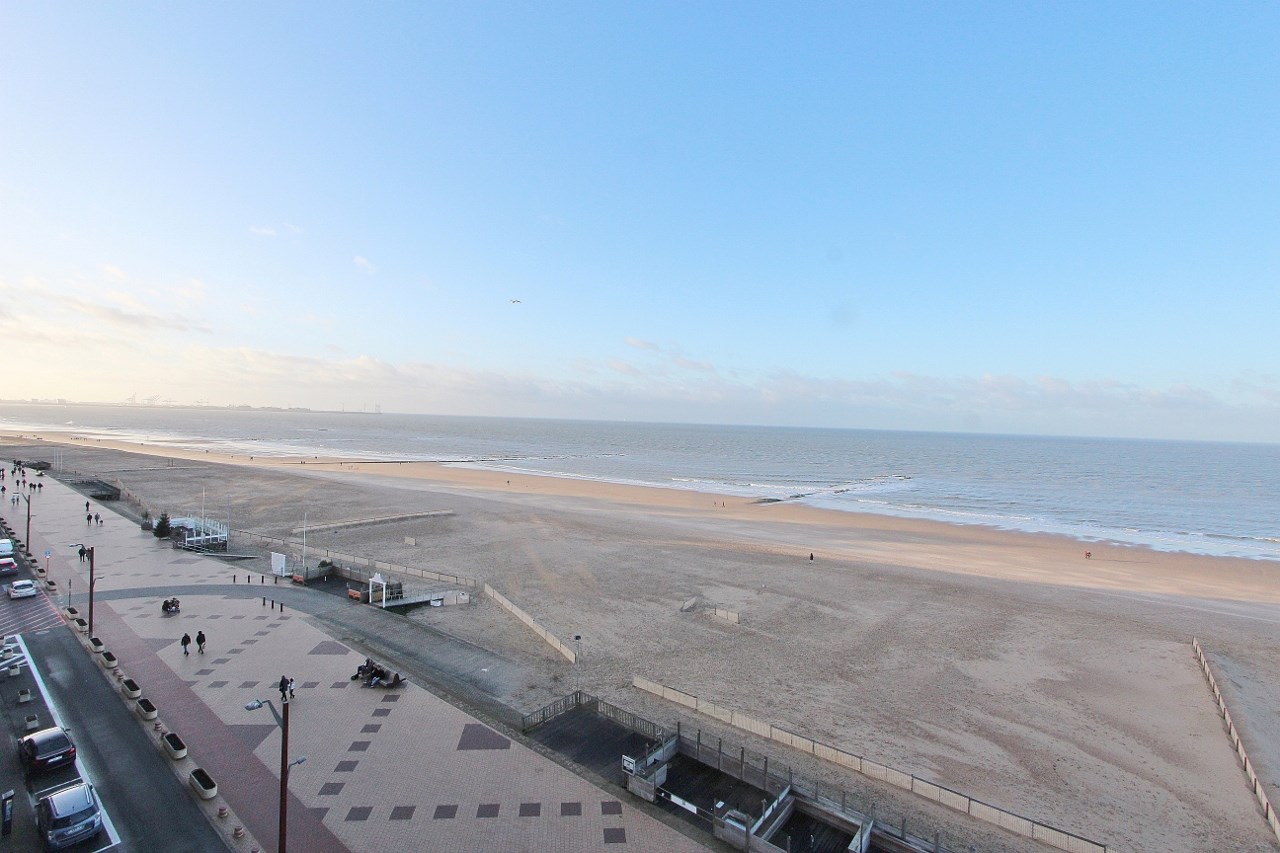 Appartement meubl&#233; de 3 chambres avec vue frontale sur la mer. Id&#233;al comme r&#233;sidence secondaire. 