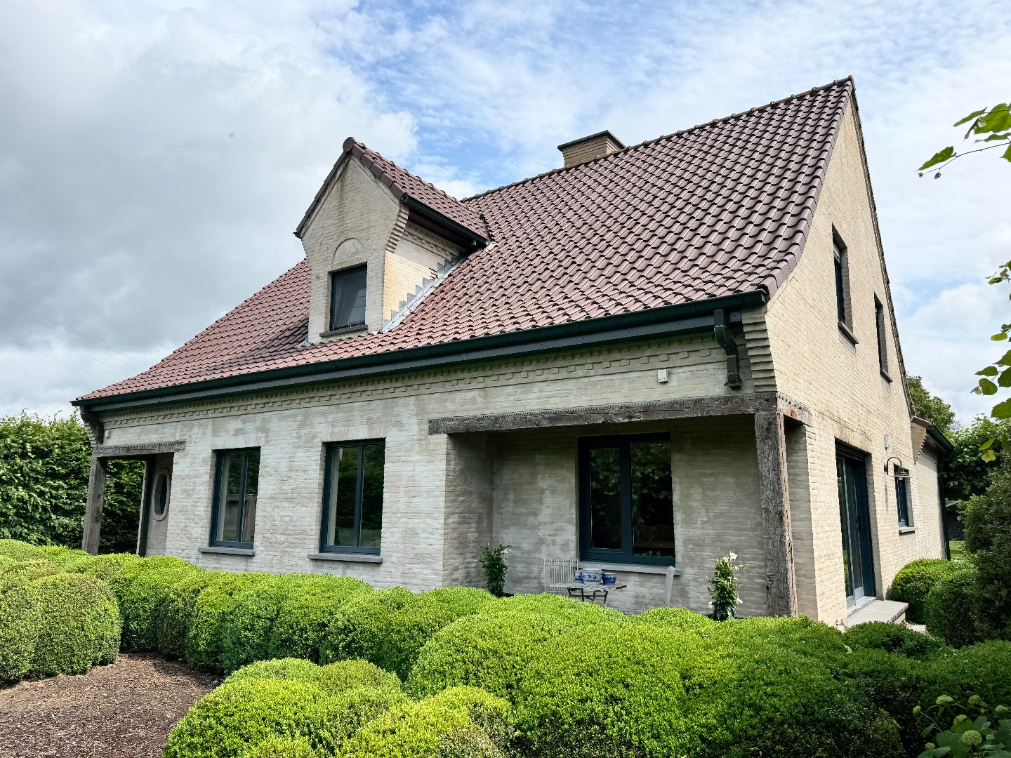 Landelijk gelegen villa met ruime tuin in Grammene. 