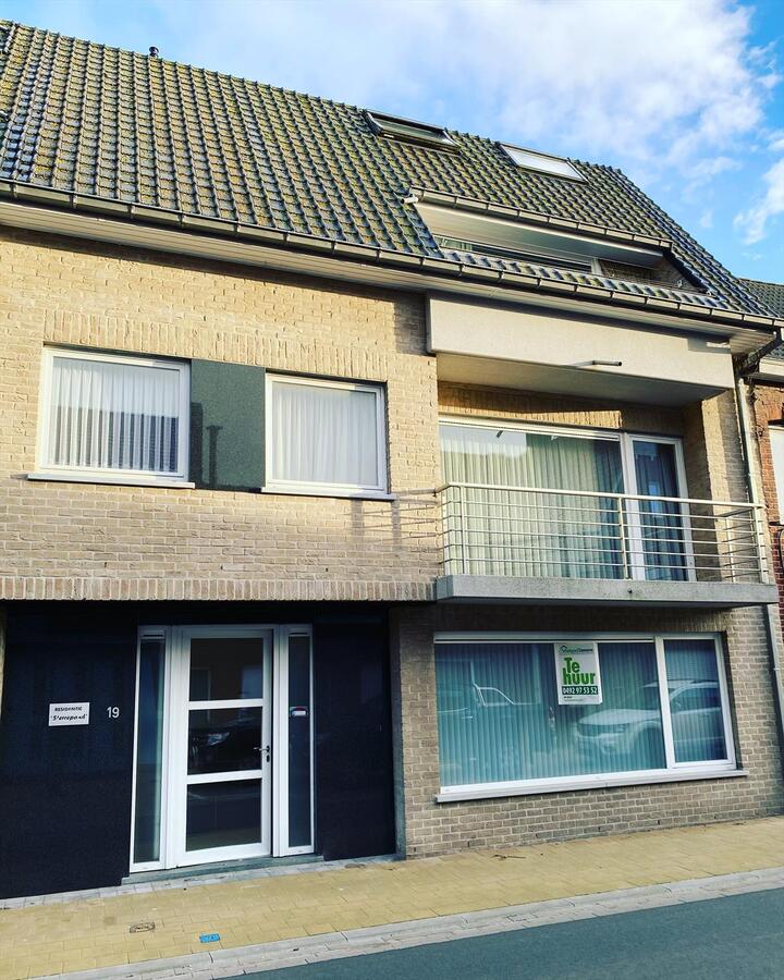 Gelijkvloers appartement met 2 slaapkamers en groot terras in centrum Koekelare 