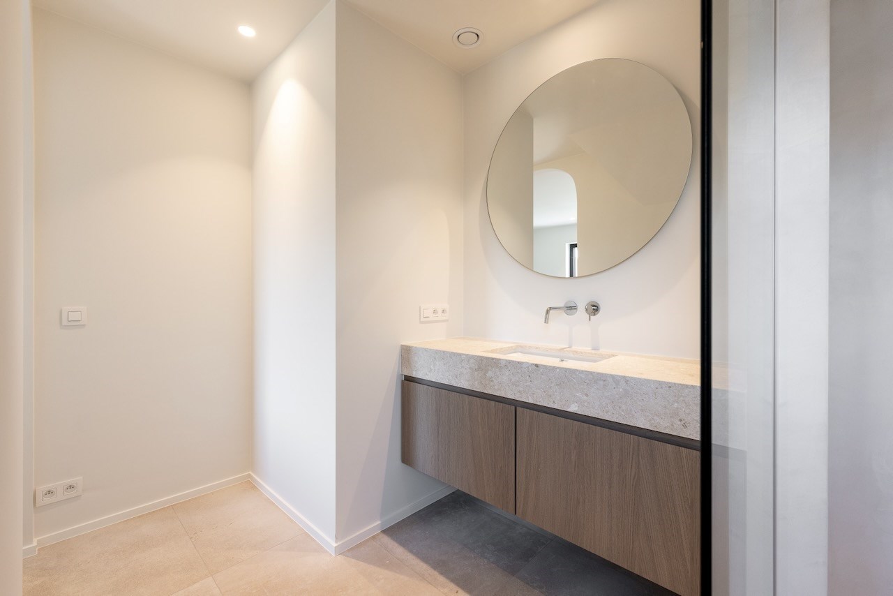 Prachtig gerenoveerde alleenstaande woning met oprit gelegen in een rustige wijk in Knokke nabij de Magere Schorre. 