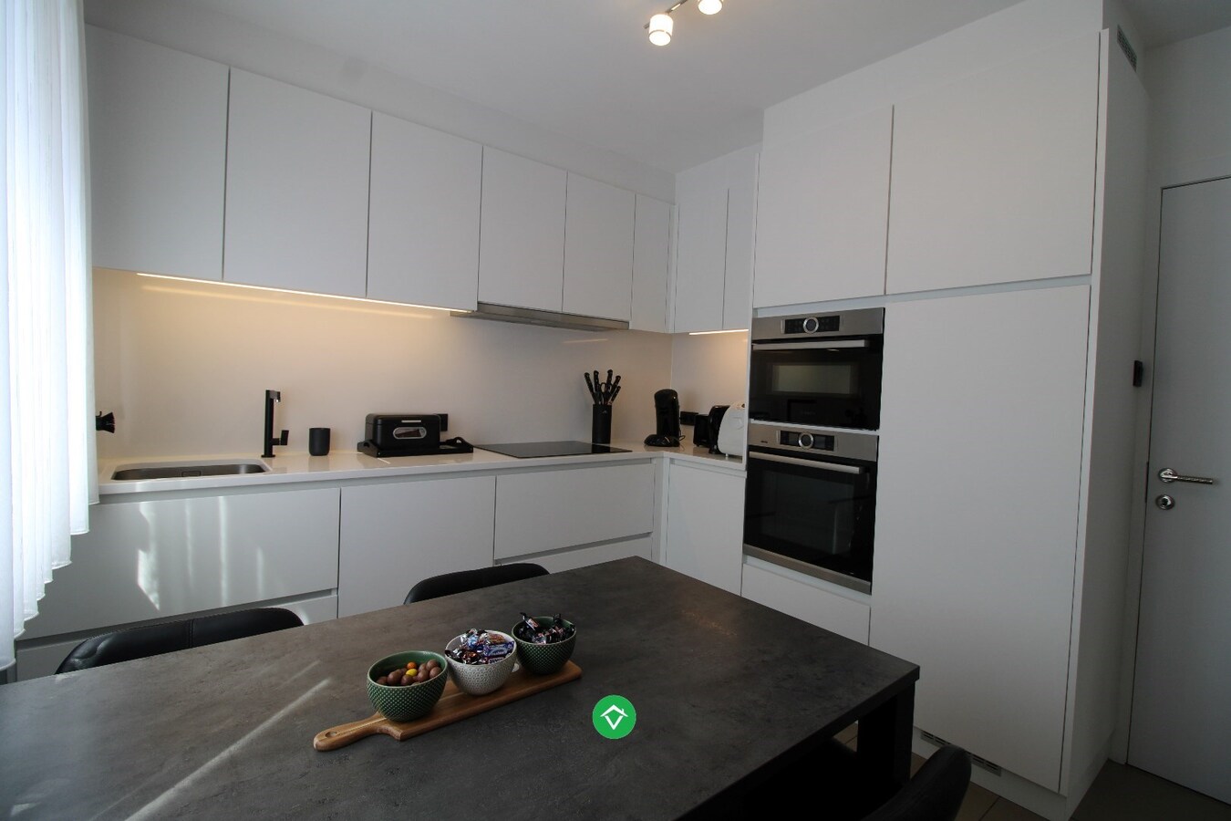 Ruime half-open bebouwing met 4 slaapkamers te Roeselare 