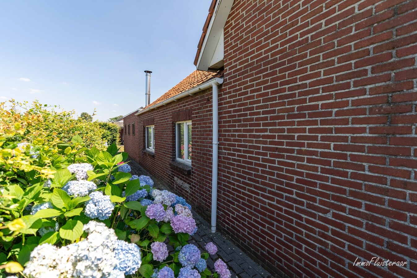 Charmante woning met paardenstallen op ca. 80 are te Peer 