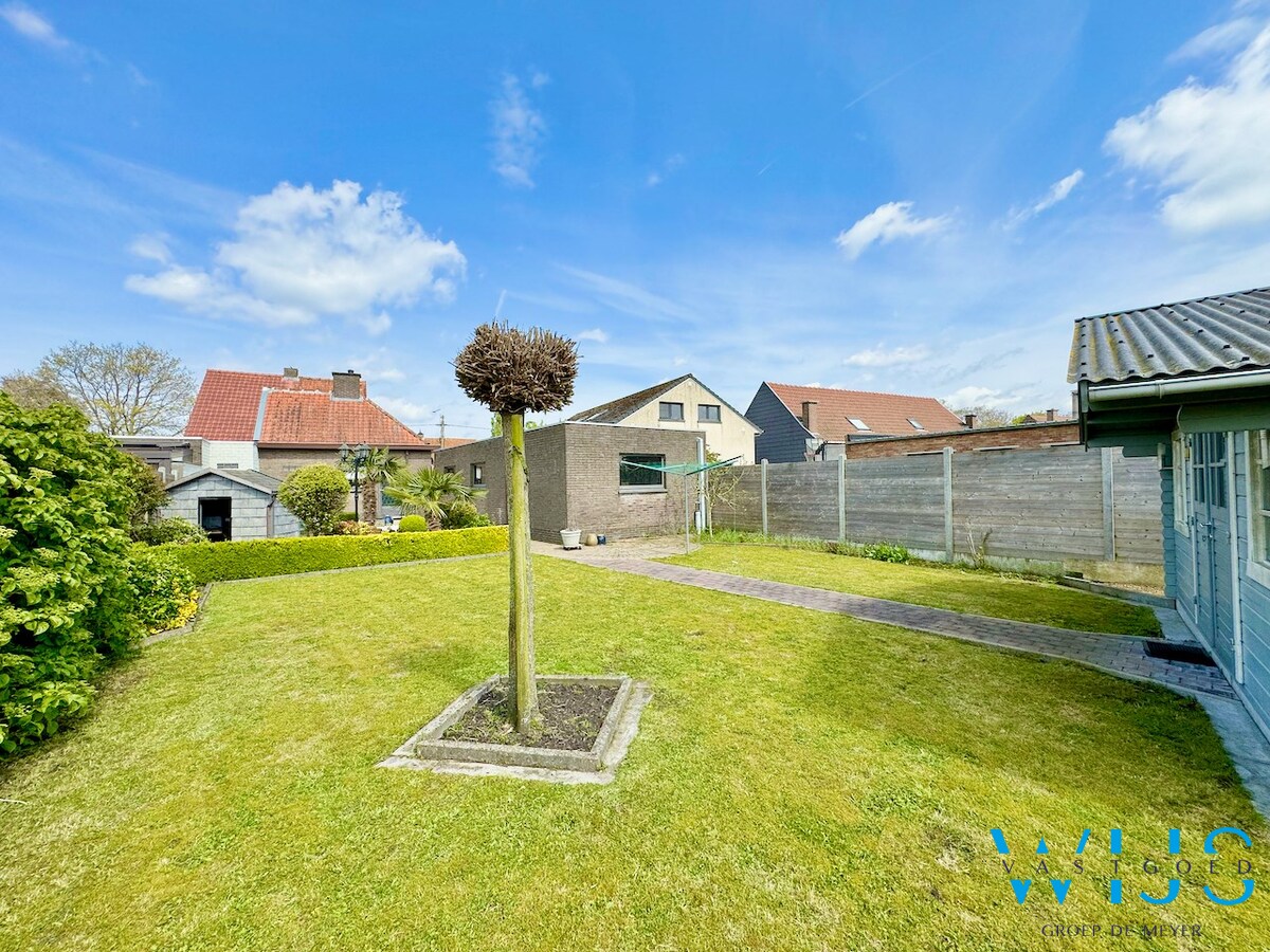 Gezellige HOB met leuke tuin te Oosteeklo ! 