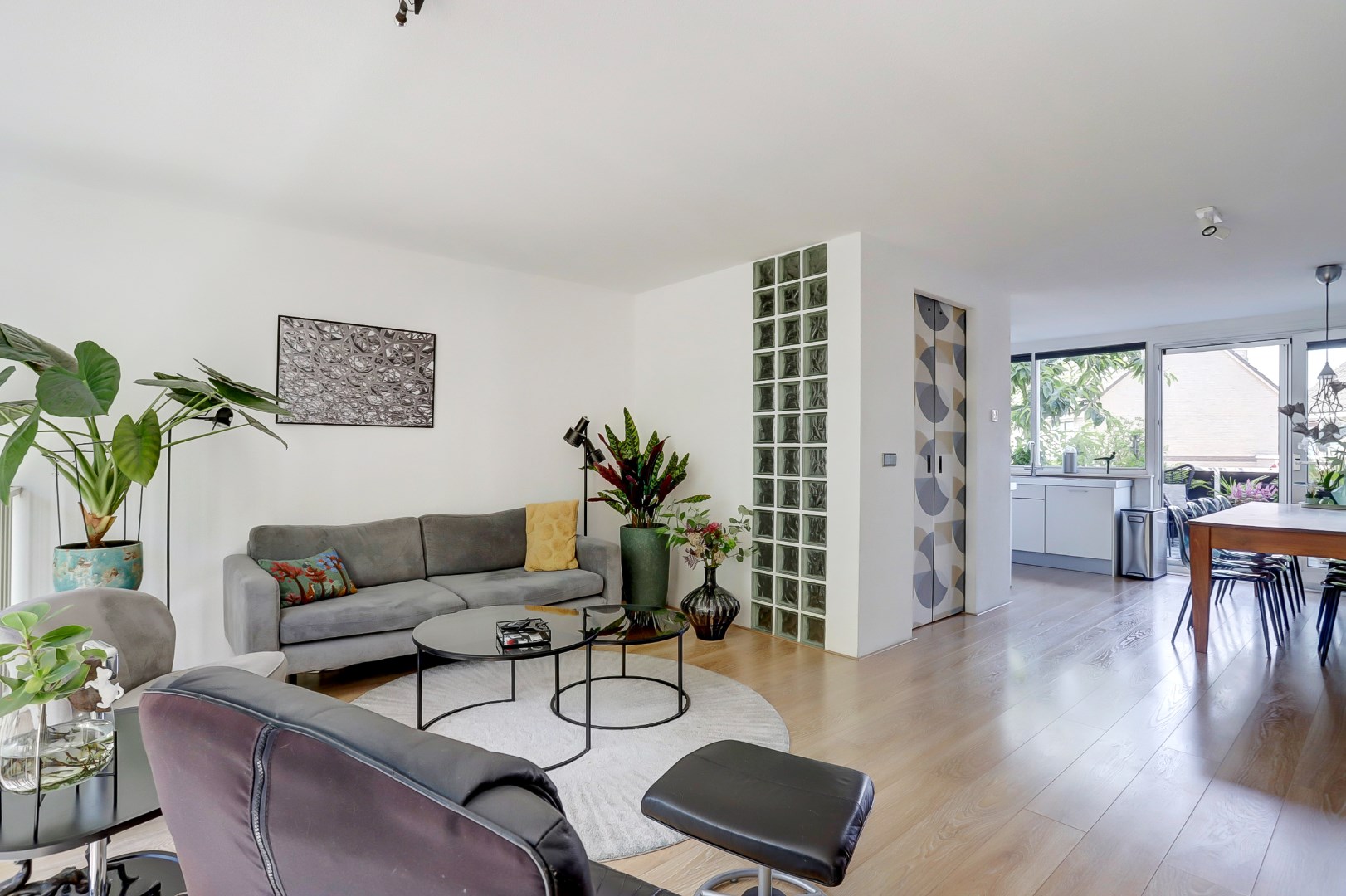 Licht, ruimte en luxe onder &#233;&#233;n dak – ideaal gezinshuis met 3 slaapkamers, moderne keuken, balkon en zonovergoten dakterras! 