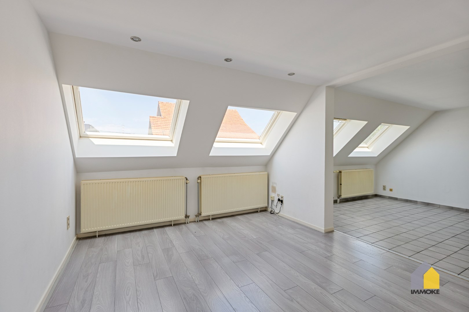 Halfvrijstaande woning met 3 slpks en grote polyvalente ruimte op perceel van 5 a 25 ca. 