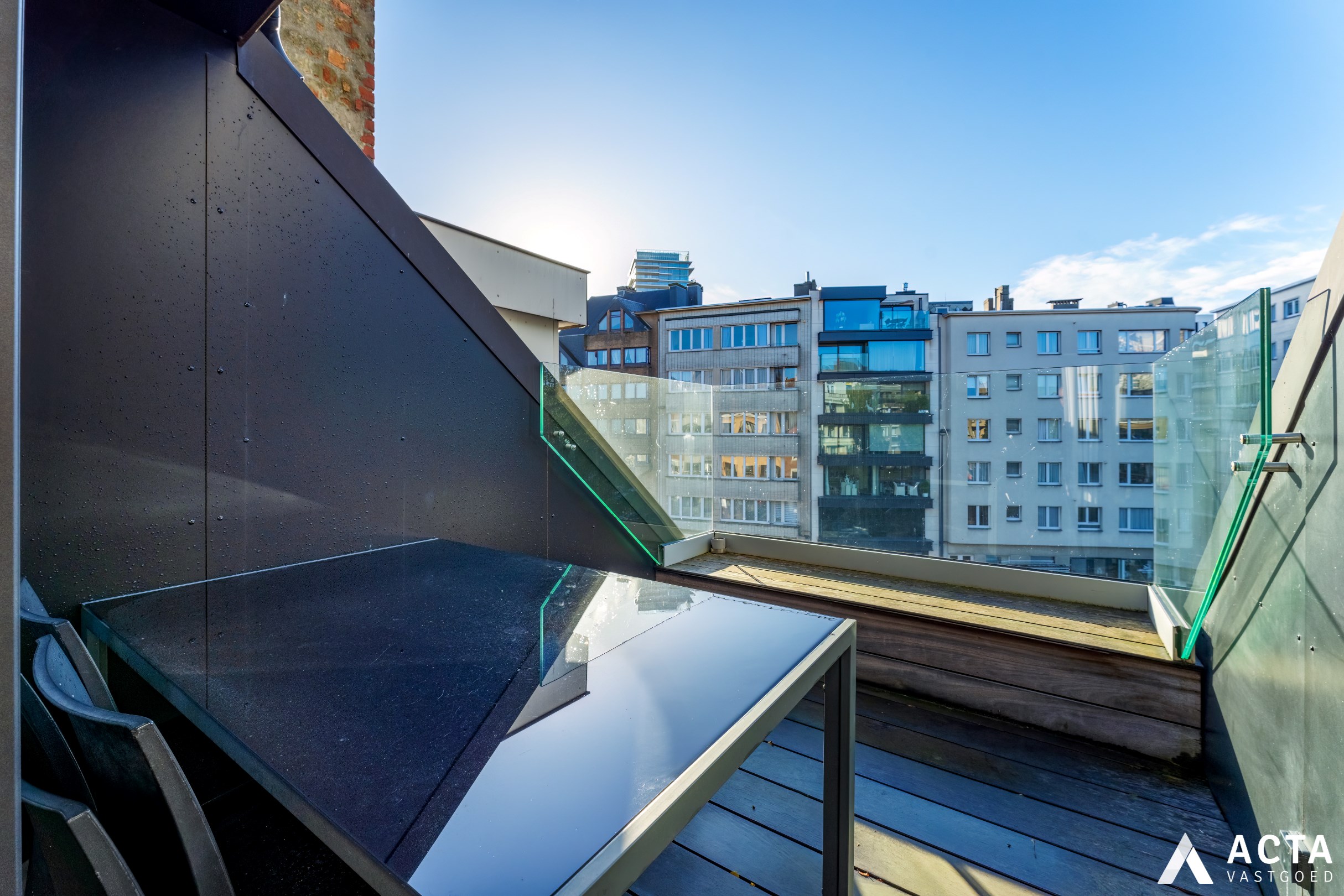 Gerenoveerd duplexappartement met twee slaapkamers aan de Visserskaai van Oostende 