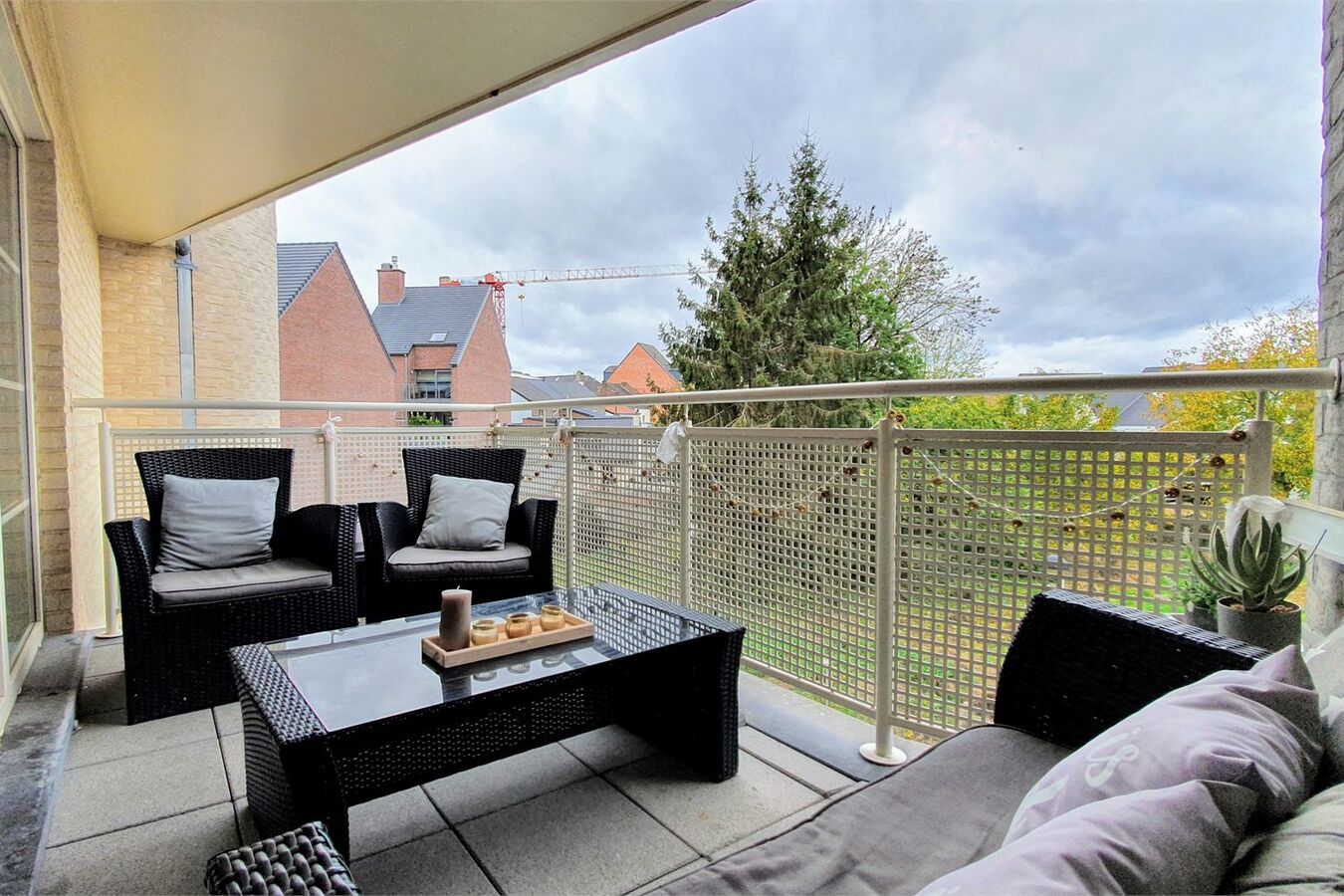 Duplex met 2 terrassen en carport 