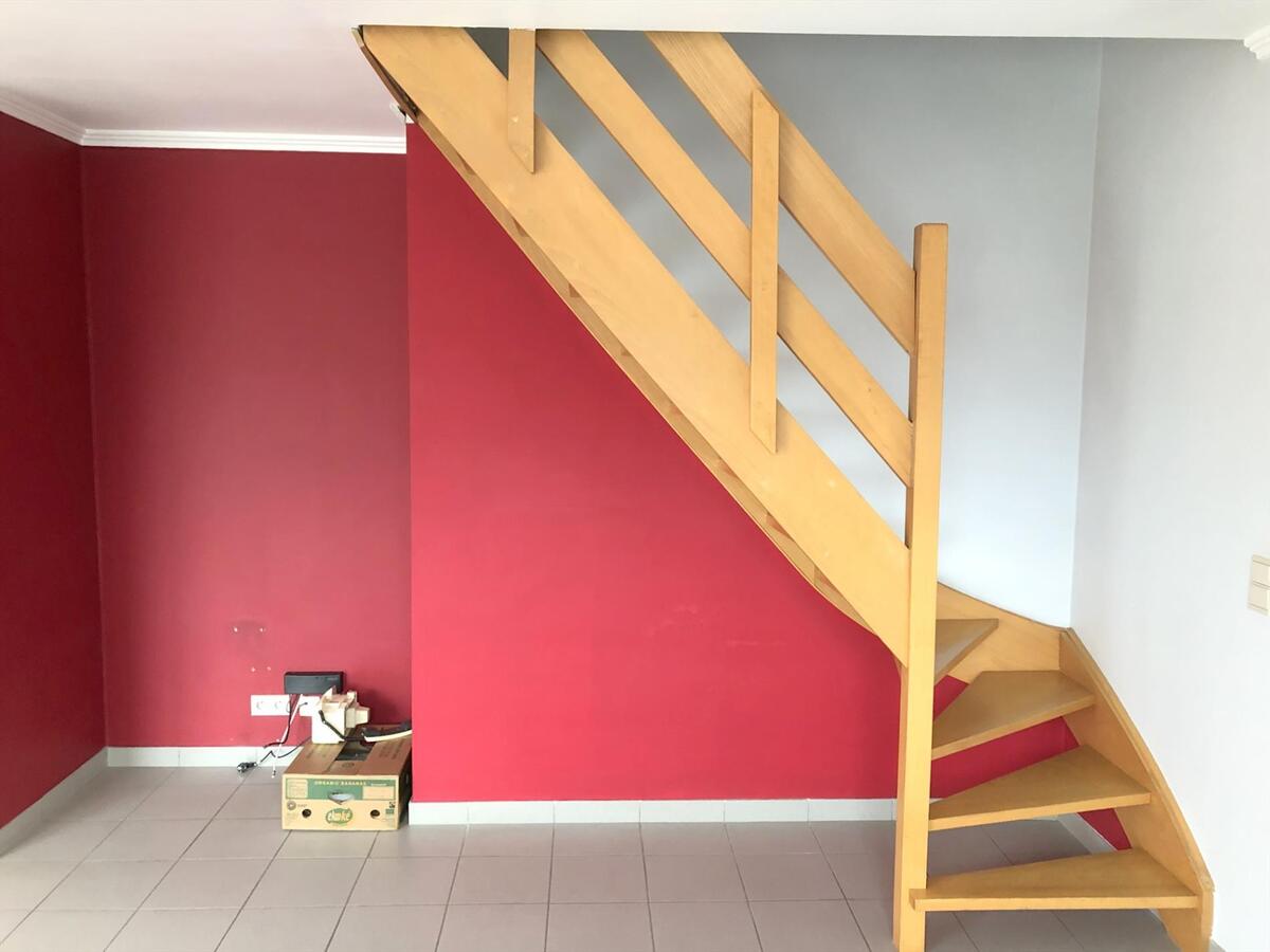 Ruim duplex-dakappartement met 3 slaapkamers &#233;n garage nabij station Gent-Sint-Pieters 