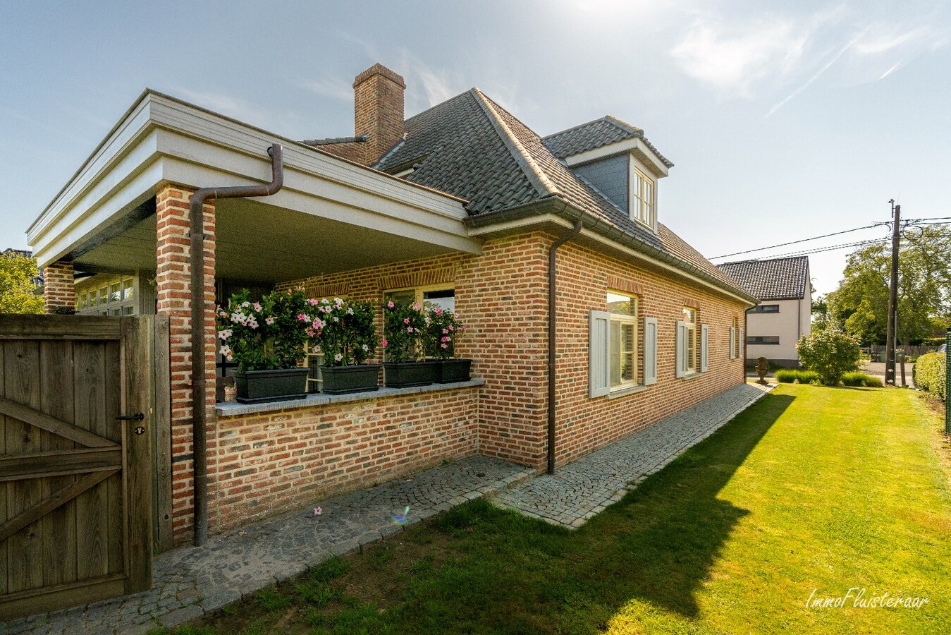 Instapklare landelijke villa op een ruim perceel van ca. 65a te Meensel-Kiezegem (Tielt-Winge). 