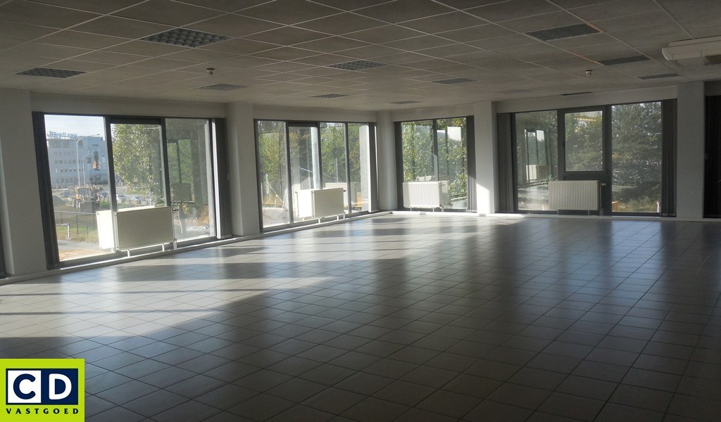 Kantoren met magazijn te huur langs Singel in Borgerhout