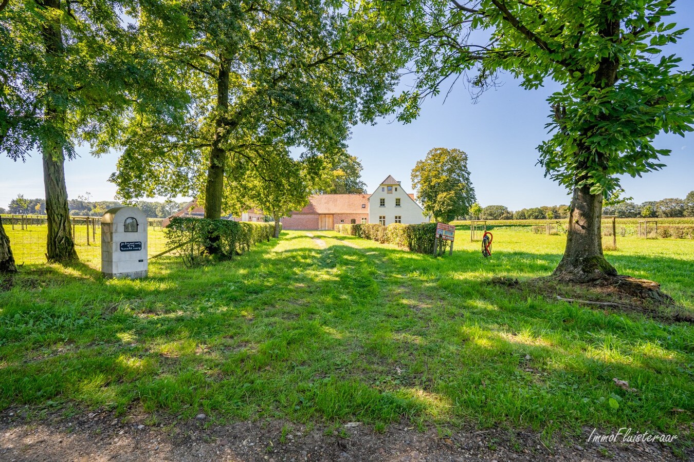 Unique farmhouse in an exceptional location on approximately 5 hectares in Peer. 