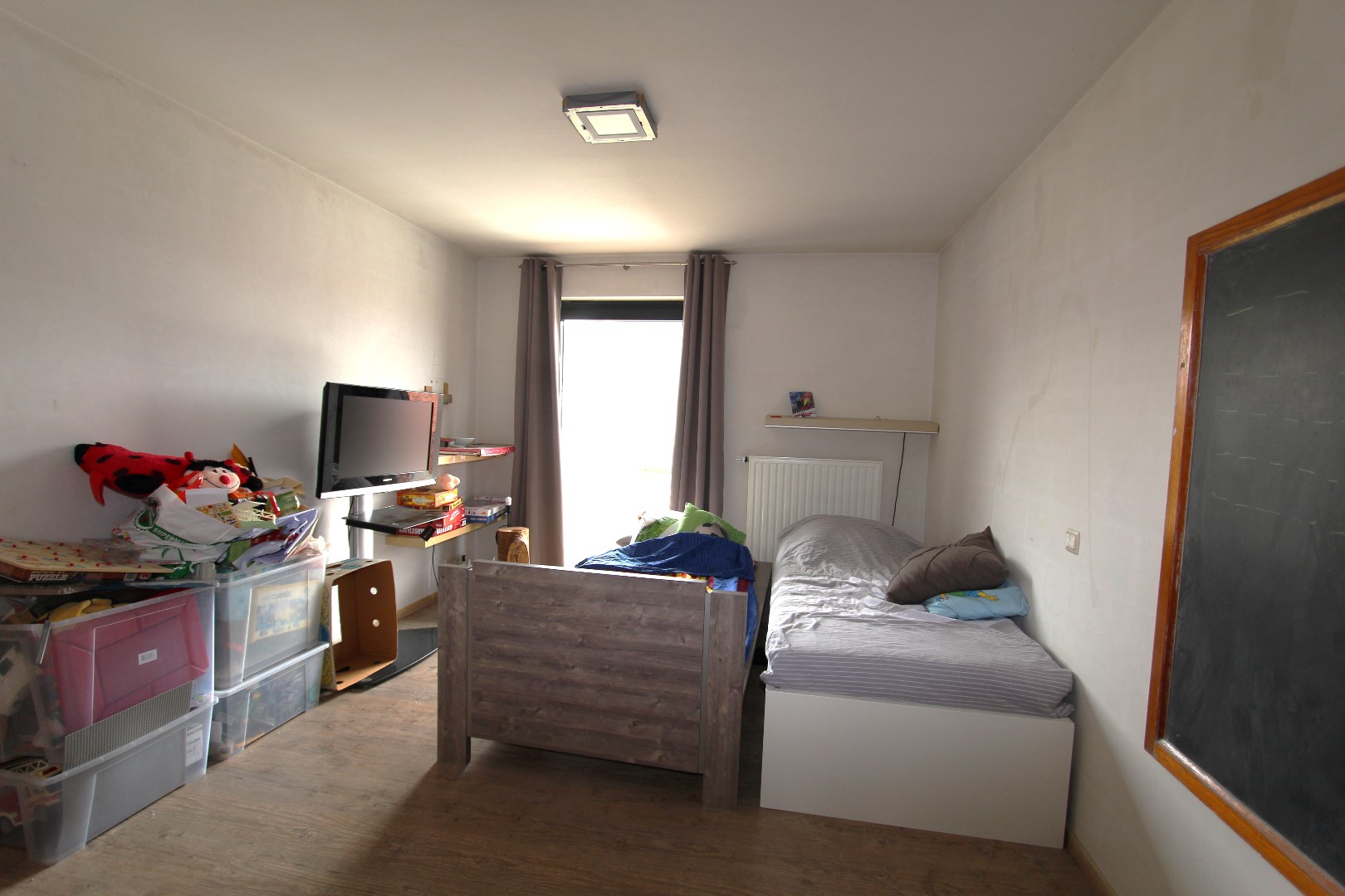 RECENTE WONING MET 5 SLAAPKAMERS EN GROTE TUIN 