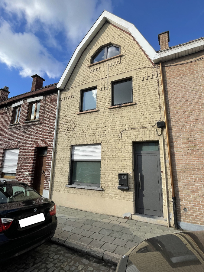 Rijwoning met 2 slaapkamers en tuin te Roeselare 