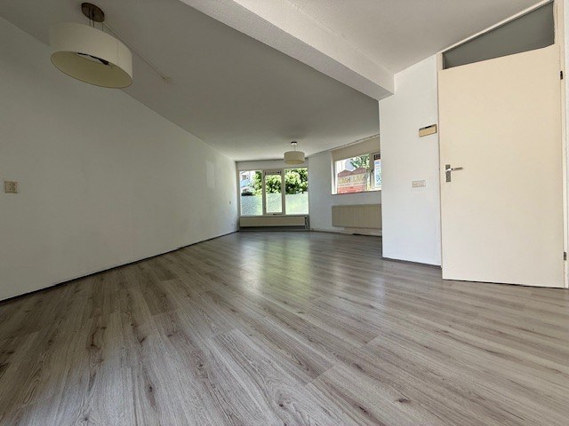Royale hoek-eengezinswoning met 155 m&#178; wooncomfort en 5 kamers, riante tuin en dakterras. 