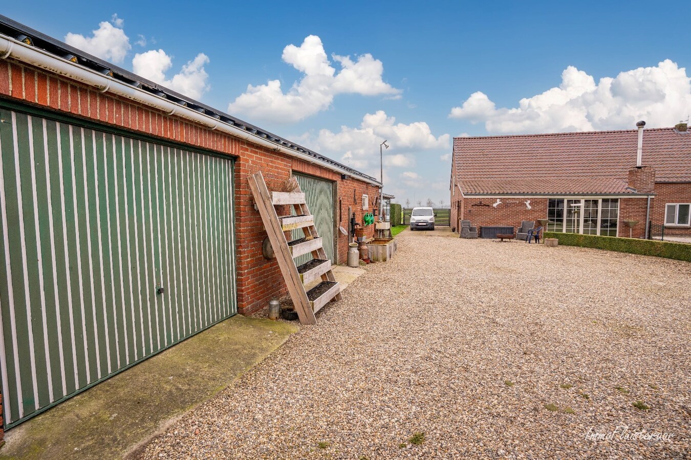 Ready-to-move-in farmhouse with stables on approximately 45 acres in Kinrooi 