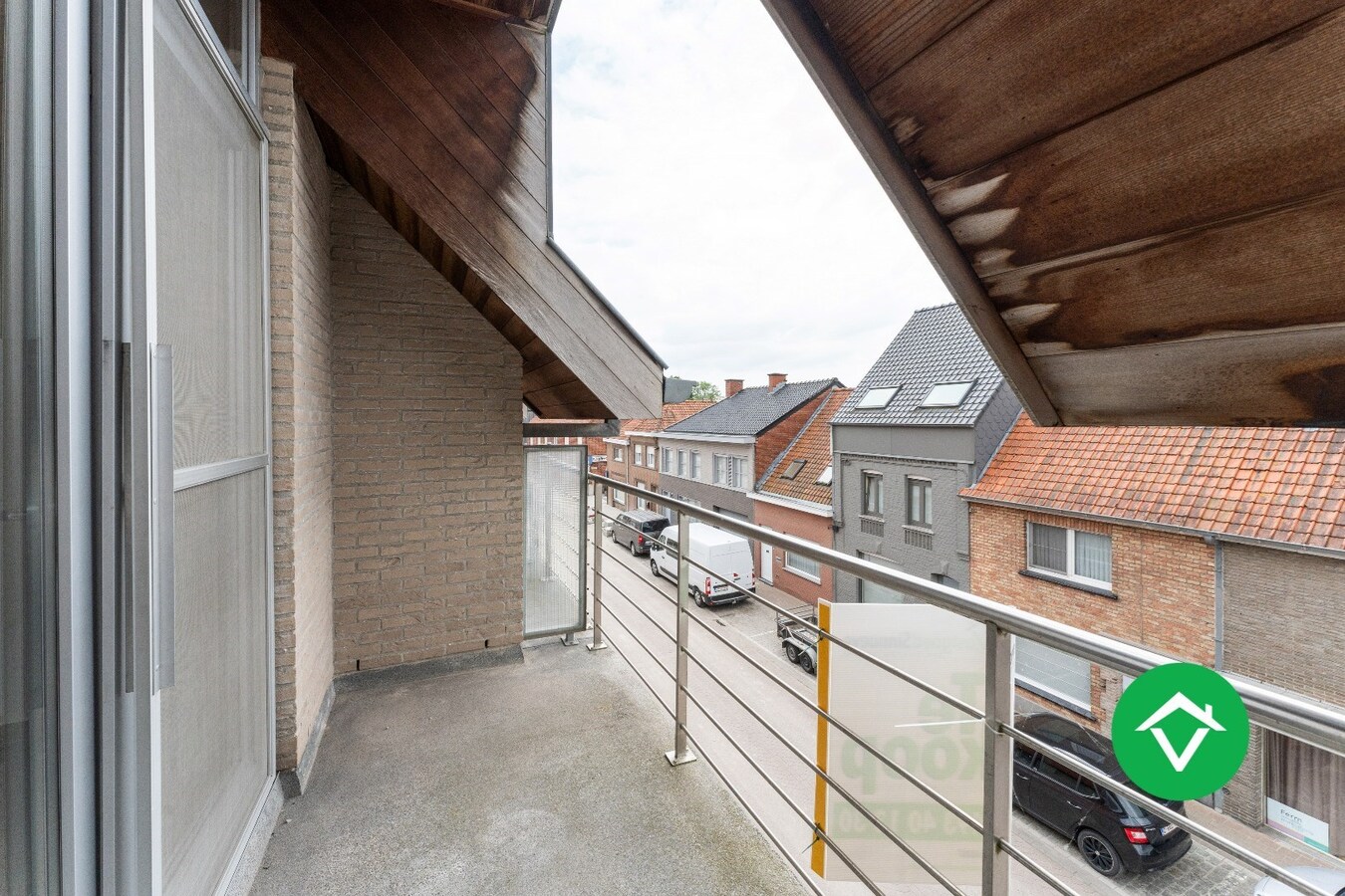 Appartement met twee slaapkamers, terras en garage te Gits 