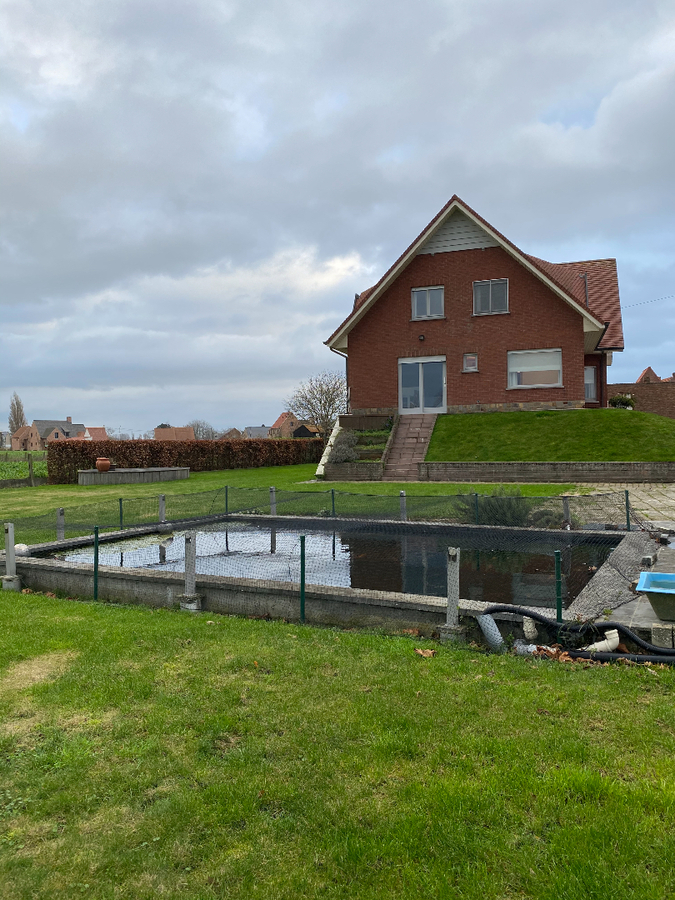 Alleenstaande woning met 4 slaapkamers te Leke 