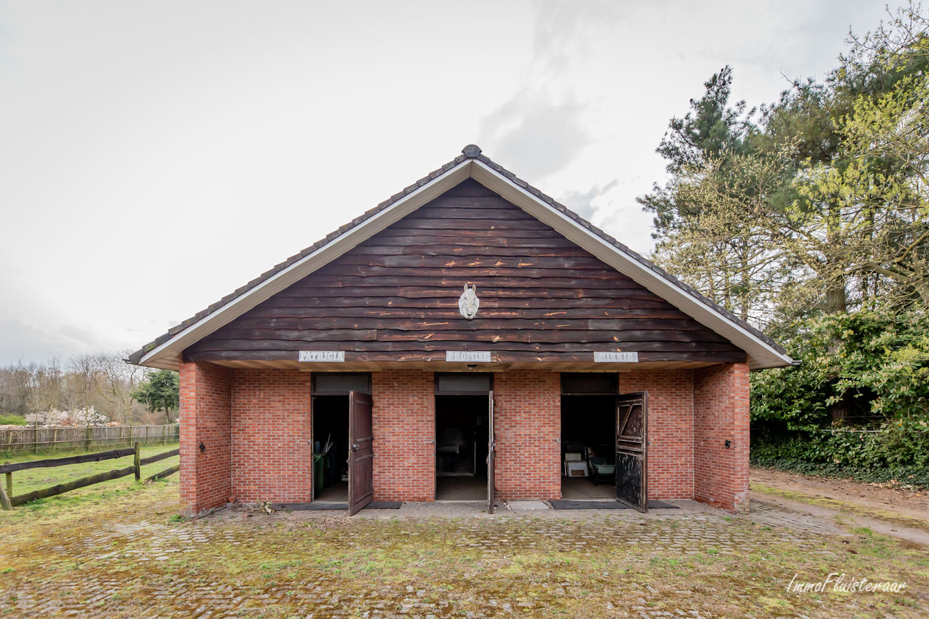 Te renoveren woning op ca. 1 Ha te Baarle-hertog 