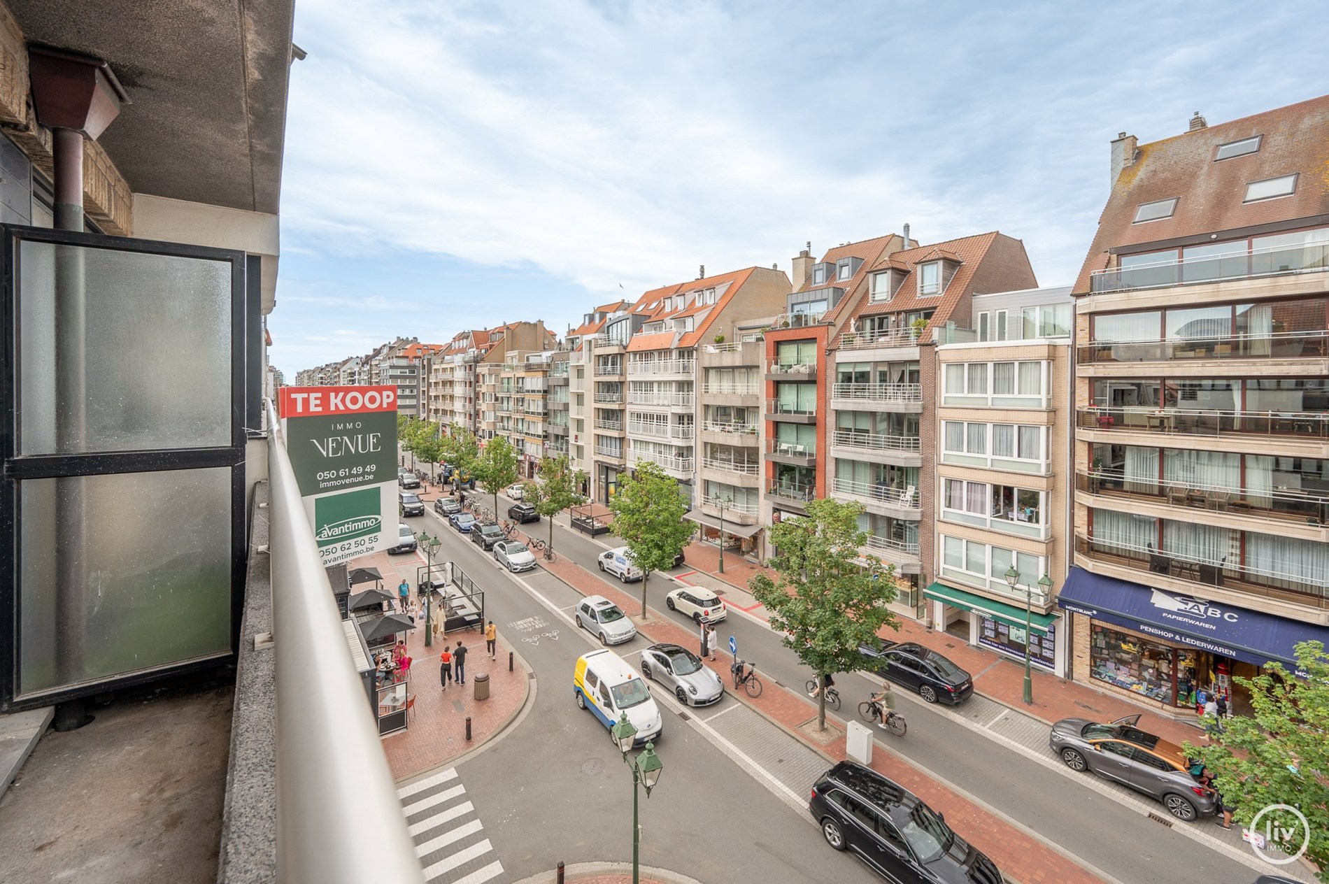 Appartement enti&#232;rement r&#233;nov&#233; situ&#233; sur l&#39;avenue Lippens &#224; Knokke. 